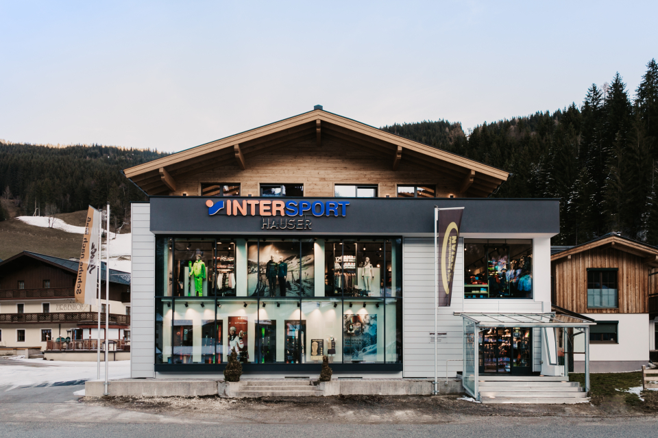 INTERSPORT Hauser Geschäft von außen
